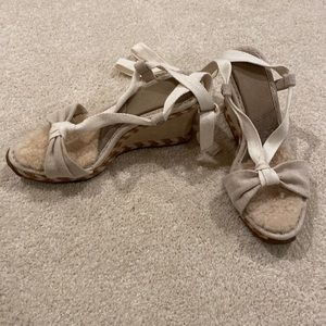 NWOT Ugg cream shearling and suede wedge espadrilles